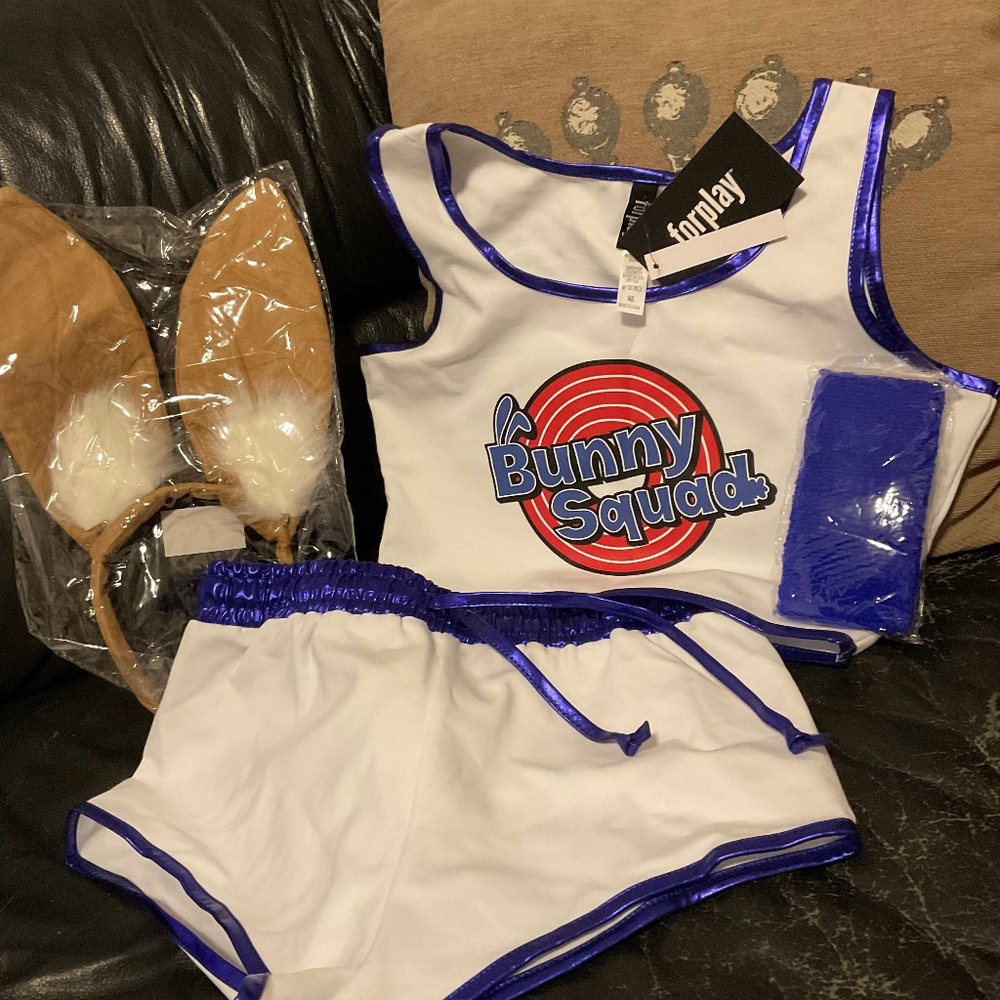 *Bunny 🐰 Squad Adult Costume *Bestseller!* Get it before Halloween 🎃 !